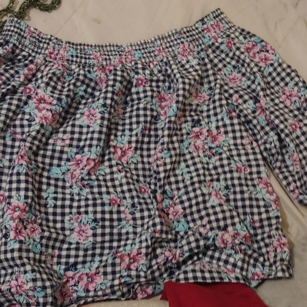 Off the shoulder plaid flower shirt